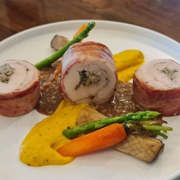 ไก่ม้วนยัดไส้เห็ด ( Chicken Breast Stuff Duxelles Mushroom)