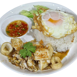 ข้าวปลาหมึกกระเทียม +ไข่ดาว