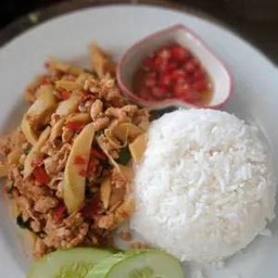 ข้าวผัดกระเพราหน่อไม้