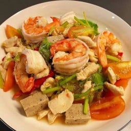 เรยา ร้านยำเเซ่บ