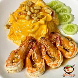 ข้าวไข่ข้น ราดกุ้งผัดกระเทียม