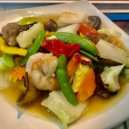 ผัดผักรวมกุ้ง