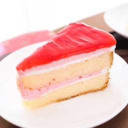 เค้กสามเหลี่ยมโยเกิร์ตสตรอว์เบอร์รี่