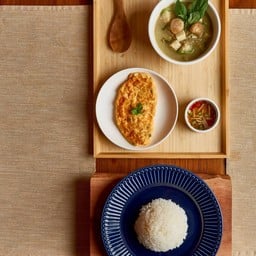 ข้าว+แกงเขียวหวานลูกชิ้นปลากราย+ไข่เจียวกุ้งสับ