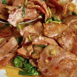 กะเพราเบคอน (กับข้าว)