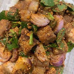 ข้าวยำหมูกรอบแซ่บซี๊ด