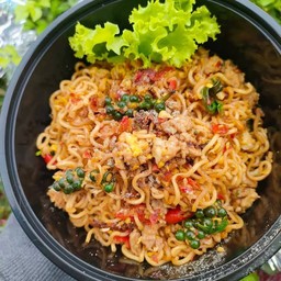 ผัดกะเพรามาม่าหมูสับ