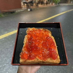 ขนมปังทาแยมสตอเบอรี่
