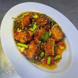 ซี่โครงหมูผัดกระเพรา