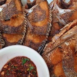 ปลานิลทอด น้ำจิ้มเเจ่ว