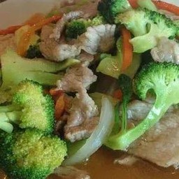 เนื้อบล็อคโคลี่น้ำมันหอย - Fried Beef with broccoli in oyster sauce