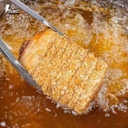 ติดหมูกรอบ/ตามสั่ง ณ.แสงรุ่งเรือง1