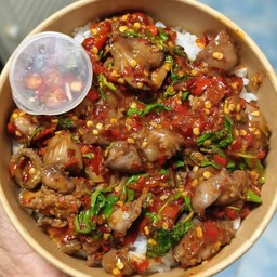 ข้าวกะเพราเครื่องในไก่