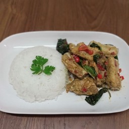 ข้าวกะเพราซี่โครงหมู