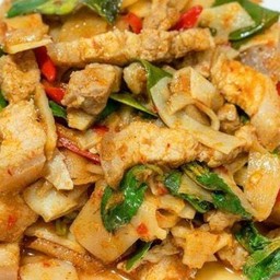 ผัดเผ็ดหมูป่าหน่อไม้ดอง