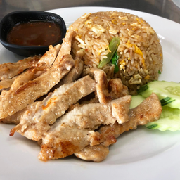 Dl ข้าวผัดสเต็กหมูสันนอก จิ้มแจ่ว