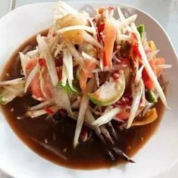 ตำปูปลาร้า - Papaya salad with fermented fish