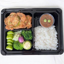 ข้าวน้ำพริกกะปิ+มะเขือยาวชุบไข่ทอด+ผัก