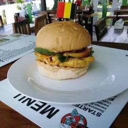 Grill Chicken Burger (เบอร์เกอร์อกไก่ย่าง)