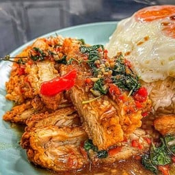 กะเพราไก่กรอบ