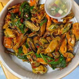 ข้าวกะเพราหอยแมงภู่