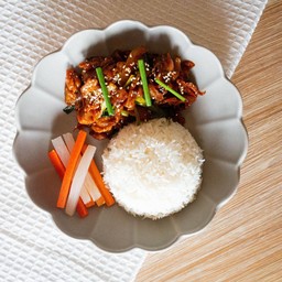 ข้าวหน้าหมูผัดซอสเกาหลี