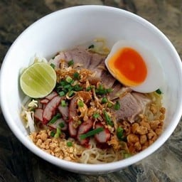 ร้านโกเด้งโฮเด้ง ร่ำรวยบะหมี่ เกี๊ยว ข้าวแดง-กรอบ น้ำผลไม้ปั่น ขนมปังปิ้ง ตลาดเจริญไร่ขิง