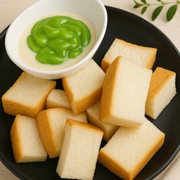 ขนมปังนึ่ง + สังขยาใบเตย