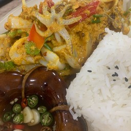 ข้าวผัดผงกะหรี่ทะเล