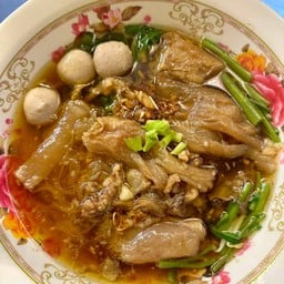 ก๋วยเตี๋ยวเอ็นเนื้อล้วนยักษ์