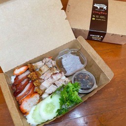 ข้าวหมูกรอบหมูแดง