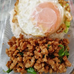 กระเพาหมูราดข้าว