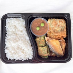 ข้าวน้ำพริกกะปิ+สามเกลอทอด