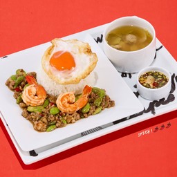 ข้าวผัดสะตอกะปิกุ้งสด (+ ไข่ดาว)