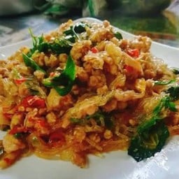 กะเพราหน้าบ้าน