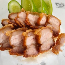 ข้าวหน้าหมูกรอบ น้ำจิ้มซีฟู๊ด