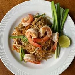 ผัดไทย - Fried noodles Thai style