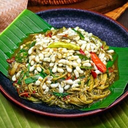 อุหน่อไม้ไข่มดแดง
