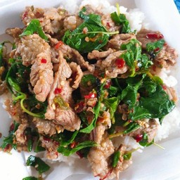 ขัาวกระเพราเนี้อชิ้น