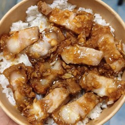 ข้าวหมูสามชั้นทอด ทอดกระเทียมพริกไทย