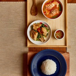 ข้าว+ปลากระพงผัดคื่นฉ่าย+ต้มยำกุ้ง(น้ำข้น)