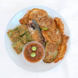 น้ำพริกกะปิ+สามเกลอทอด