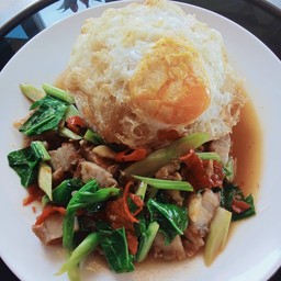 คะน้าหมูกรอบ