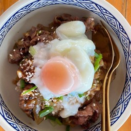 ข้าวหน้าหมูเทอริยากิไข่ออนเซ็น