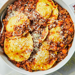 Ravioli w. beef bolognese / ลาวิโอลี่ โบโลเนสเนื้อดรายเอจ