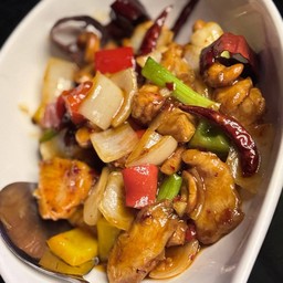 ไก่ผัดเม็ดมะม่วงหิมะพาน