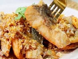 ปลากะพงทอดกระเทียมพริกไทย (ชิ้น)