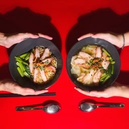 เซตเคียงคู่กันไซส์เล็ก (บะหมี่แห้ง 1 ห่อ เกี๊ยวน้ำ 1 ห่อ)