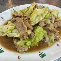 หมูชิ้น ผัดกะหล่ำปลี  ราดข้าว