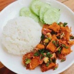 ข้าวยำไก่แซ่บ